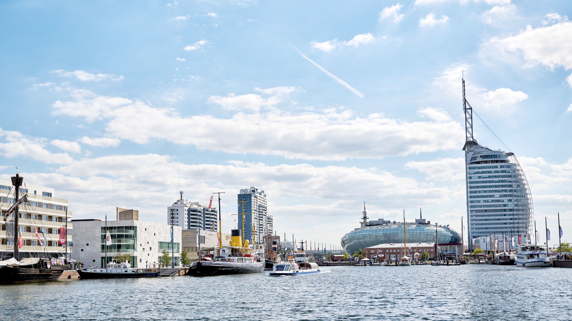 Bremerhaven: New harbour with the Klimahaus and the German Emigration Museum