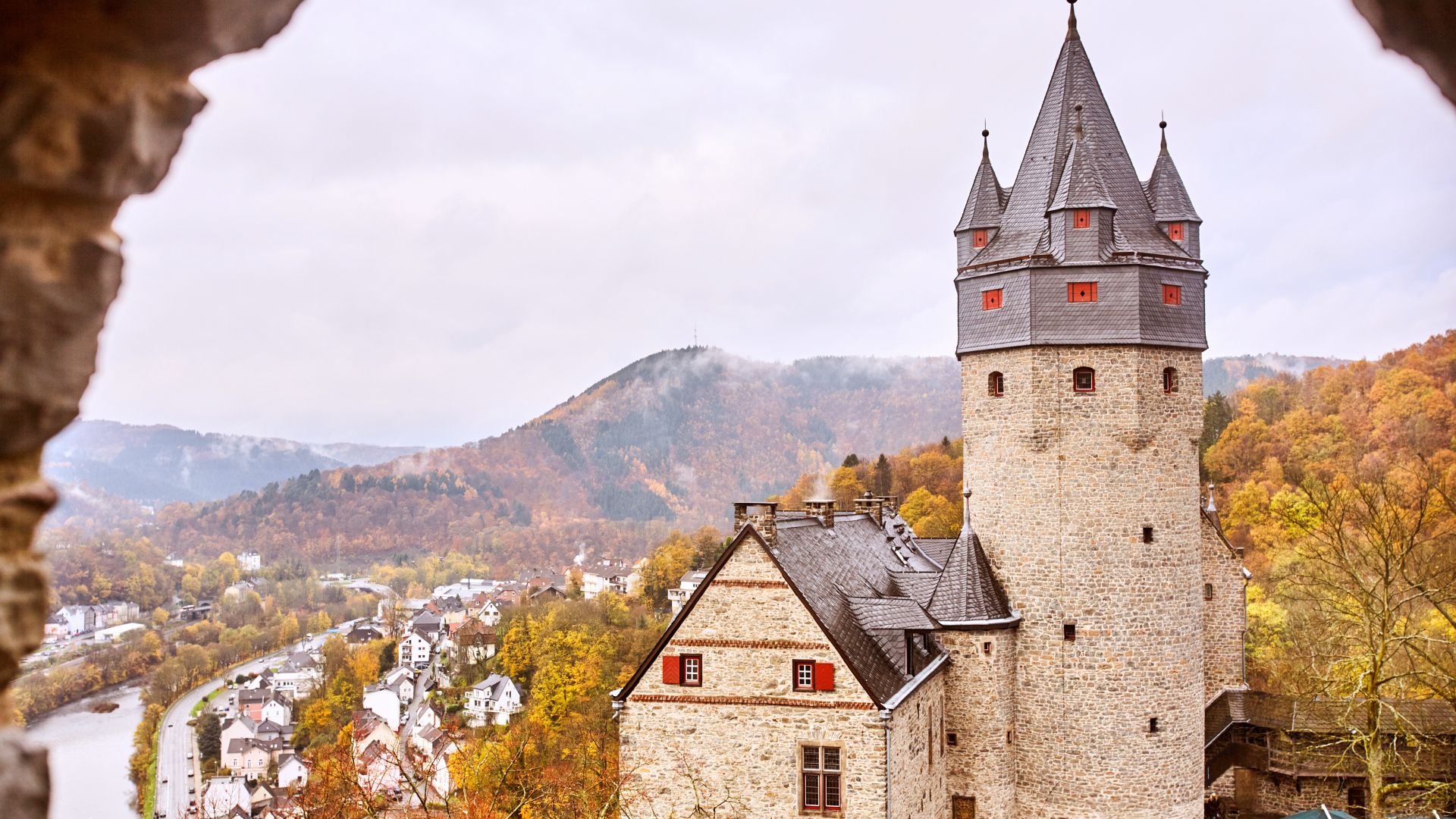 Altena: Altena Castle in autumn with a view of the River Lenne