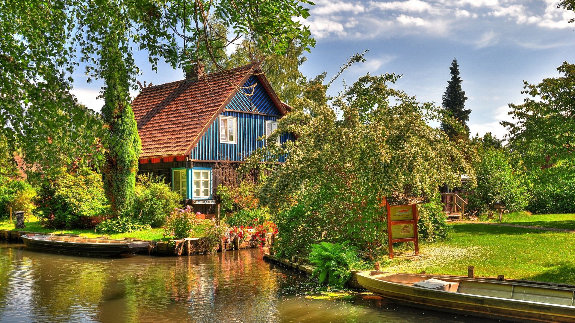 Spreewald: Farmhouse on the Spree in the Lehde open air museum