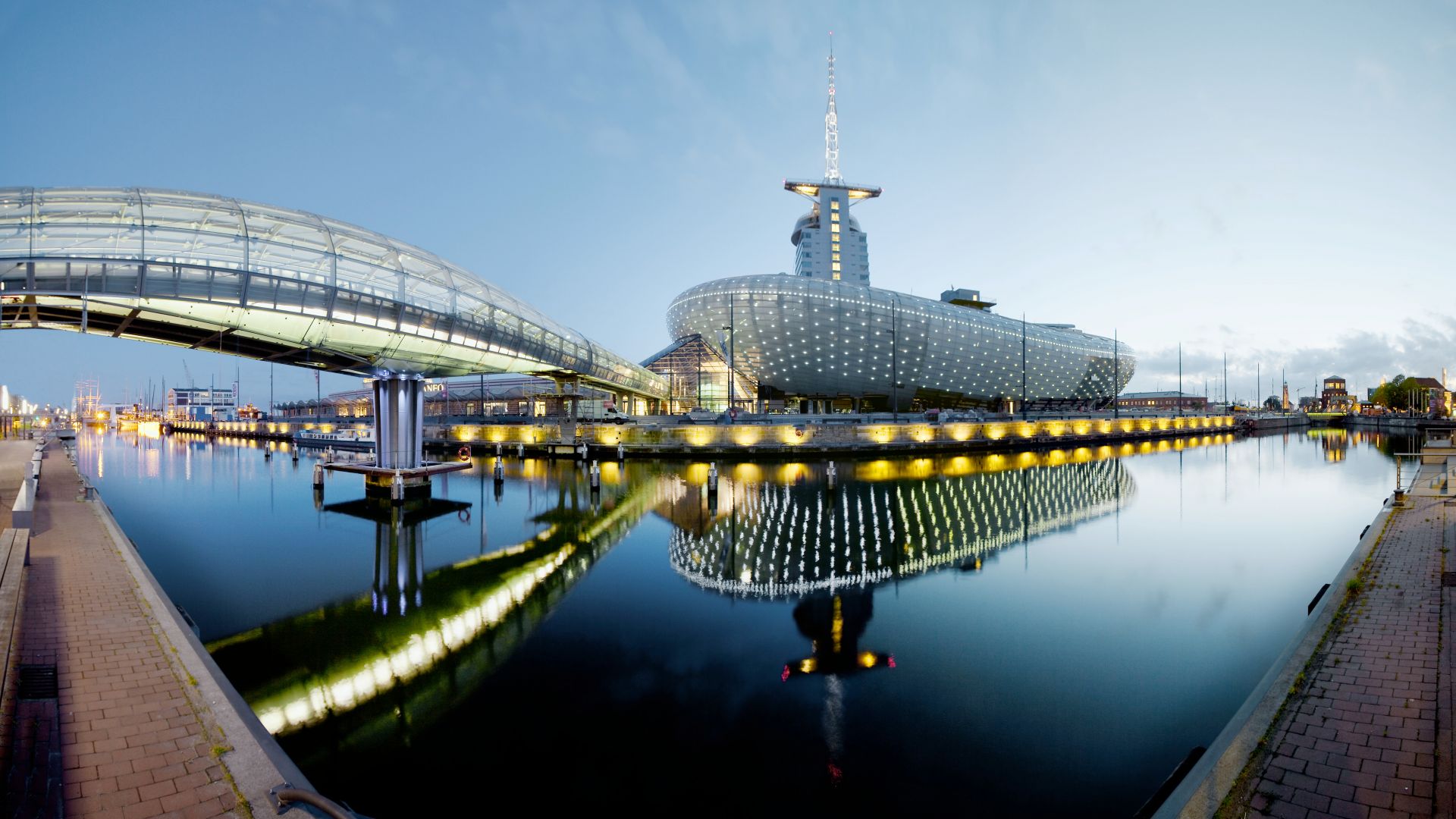 Bremerhaven: Klimahaus Bremerhaven 8° East with glass bridge