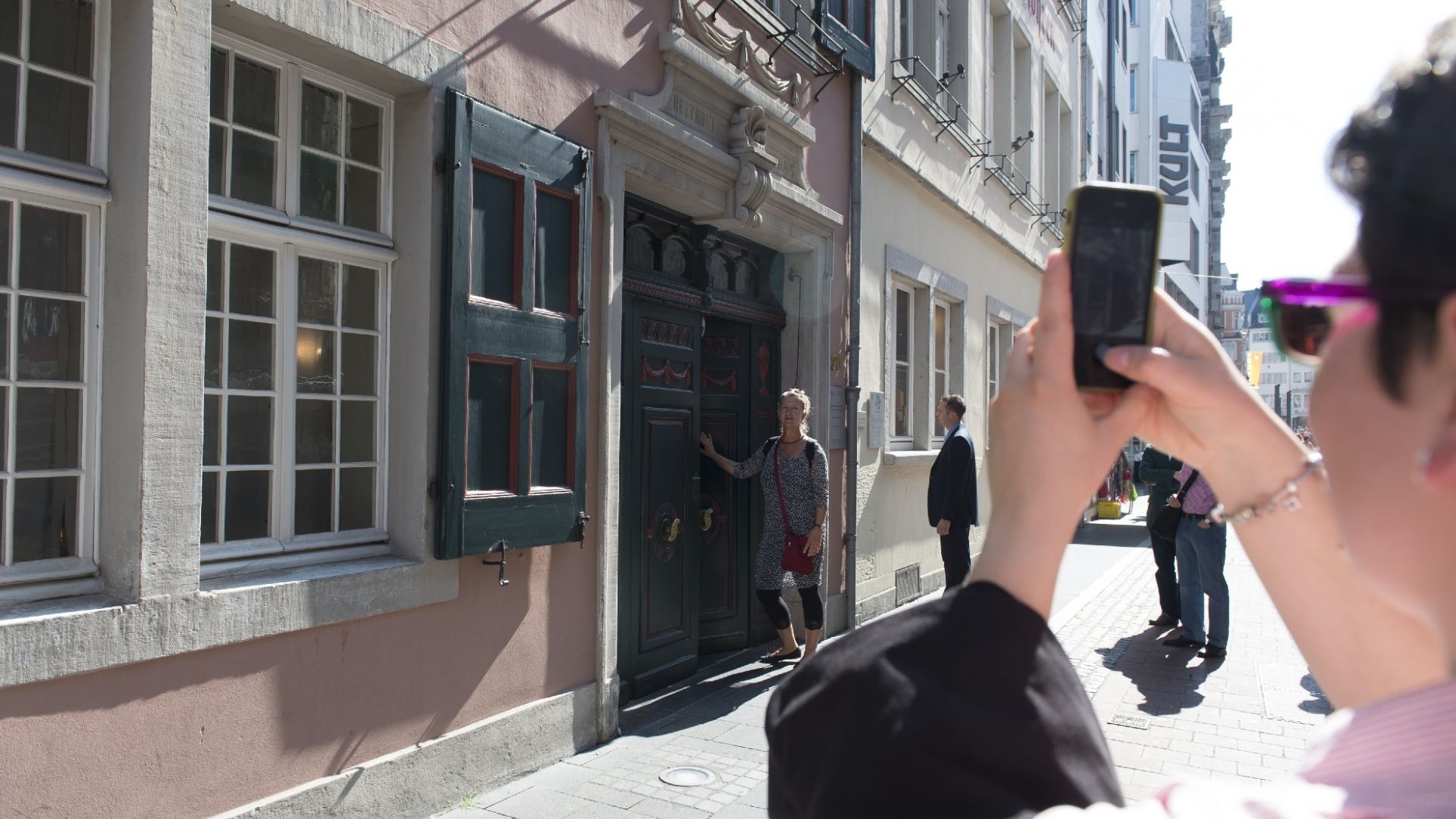 Bonn: Visitors in front of the Beethovenhaus