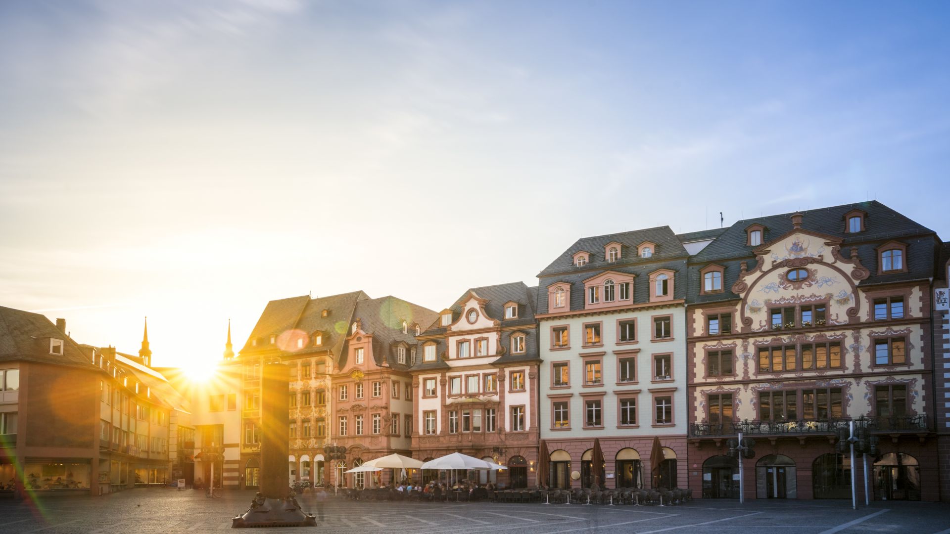 Mainz: Square in the old town against the sun