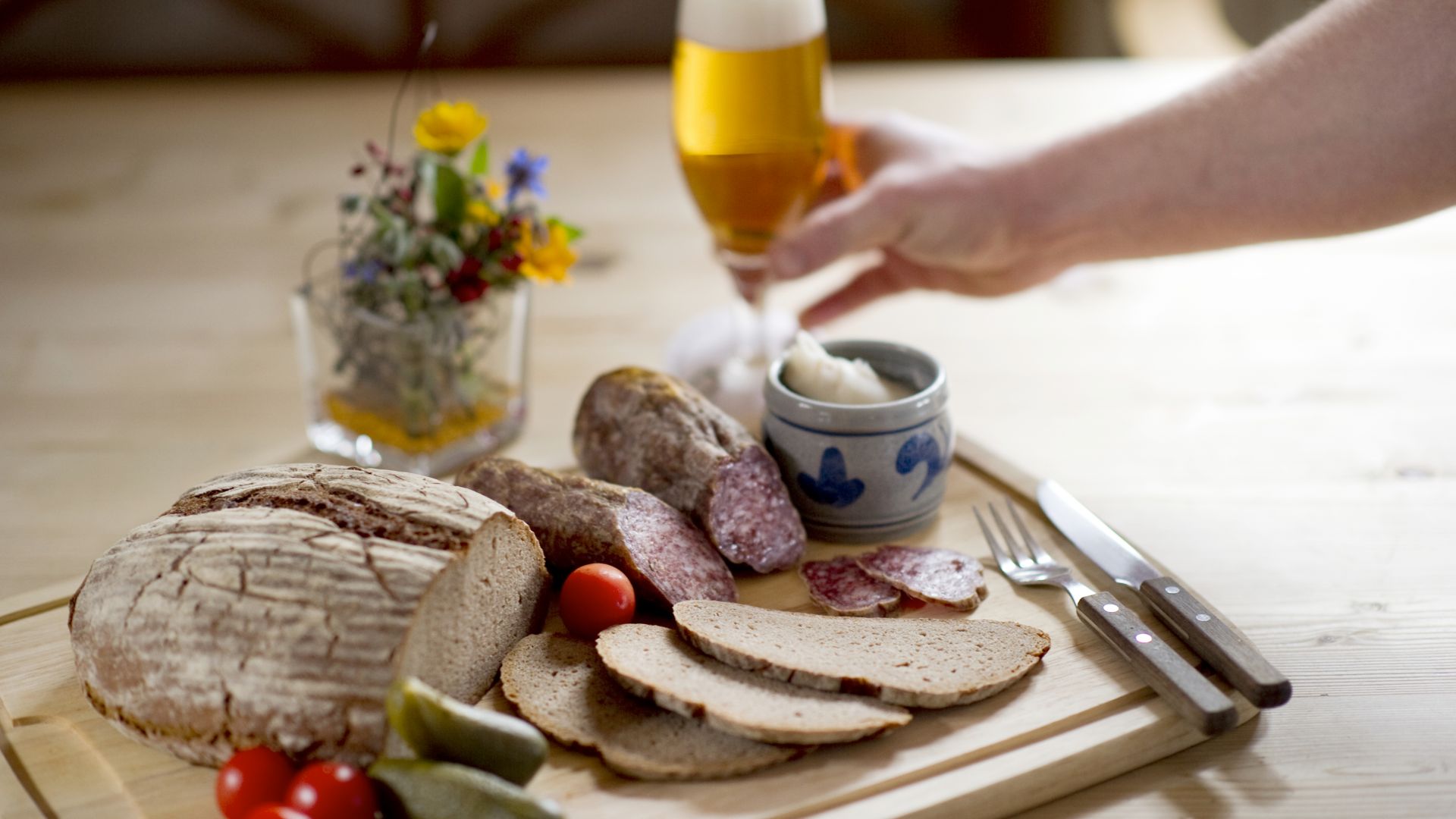 Hesse: Ahle Wurscht with bread